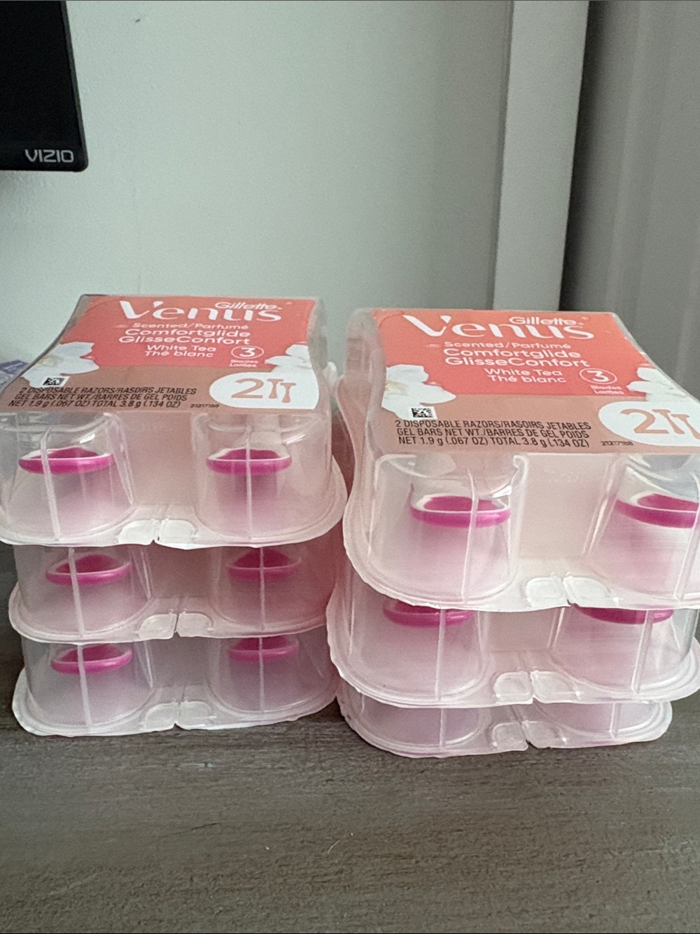 Venus Disposable Razors bundle - Picture 2 of 4